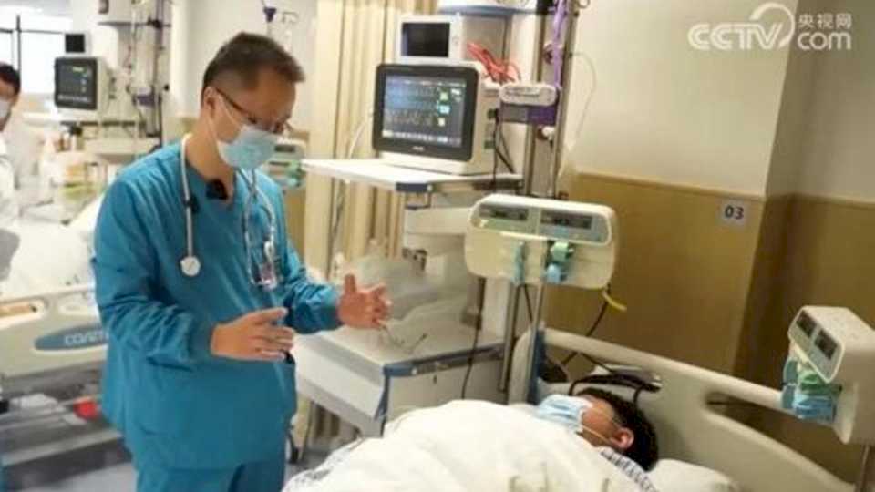los-medicos-llaman-a-la-calma-y-equiparan-la-ola-de-infecciones-en-china-con-la-onda-espanola-en-2022