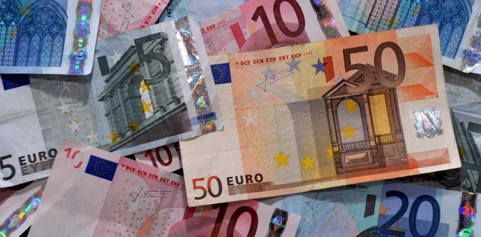 euro-hoy:-a-cuanto-cotiza-este-lunes-27-de-noviembre