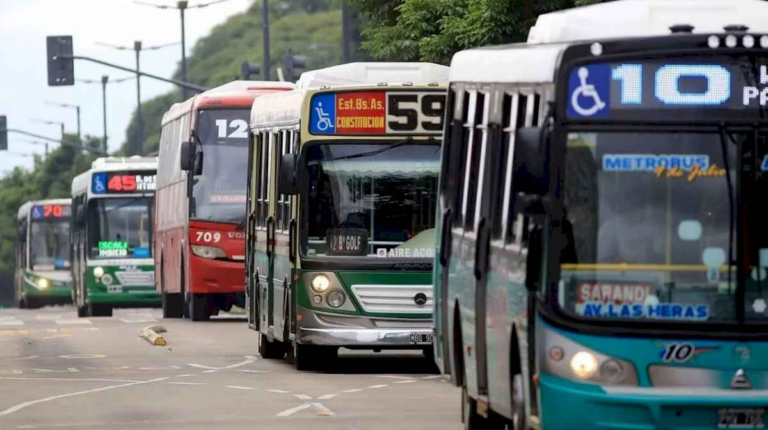 paro-de-colectivos:-el-gobierno-se-reune-con-empresarios-y-la-uta-para-tratar-de-evitar-medidas-de-fuerza