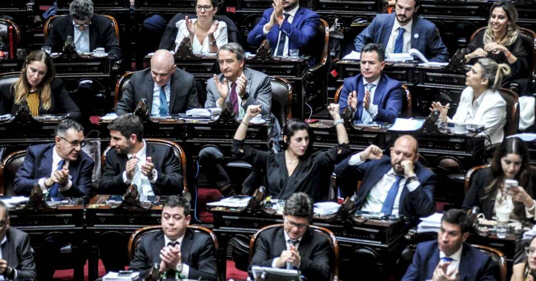 el-debate-por-la-ley-bases:-cuales-son-los-principales-puntos-de-la-reforma-laboral-que-se-aprobo-en-diputados