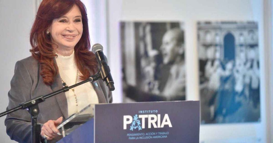 «dice-tonterias-y-tiene-muchos-prejuicios»:-cristina-sube-el-tono-de-su-embestida-contra-milei