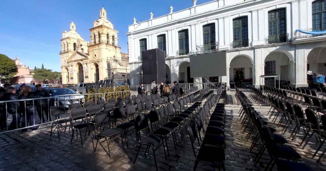 en-el-medio-de-las-versiones-de-cambios-de-ministros,-javier-milei-viaja-a-cordoba-con-todos-su-gabinete