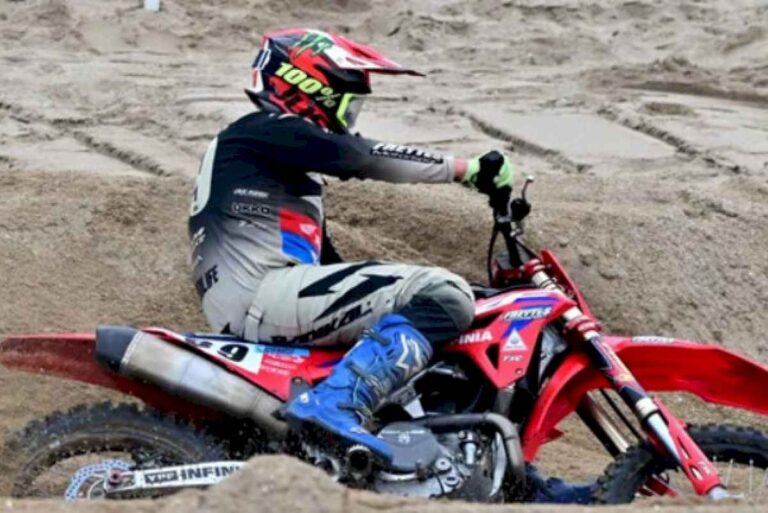 choque-entre-cuatro-motociclistas-en-el-enduro-de-invierno-de-mar-del-plata