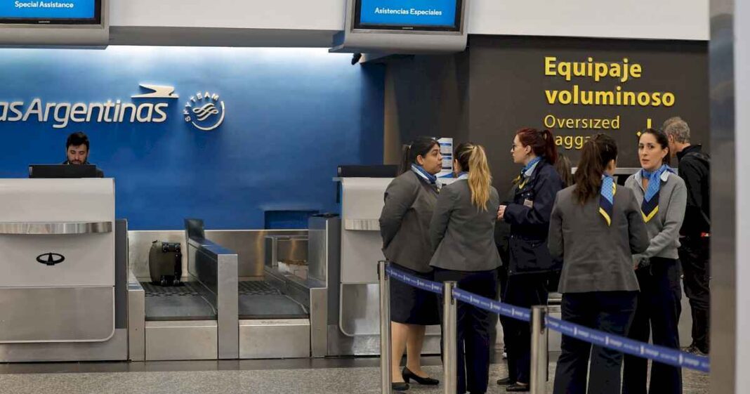 sin-acuerdo-paritario-en-aerolineas-argentinas,-los-gremios-amenazan-con-«medidas-de-fuerza-mas-contundentes»