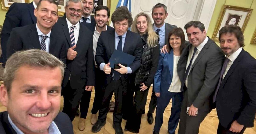 la-ucr-salio-a-defender-la-sancion-a-diputados-y-cruzo-al-jefe-del-bloque:-«sospecho-que-estaba-al-tanto-y-casi-de-acuerdo,-sino-no-se-comprende»