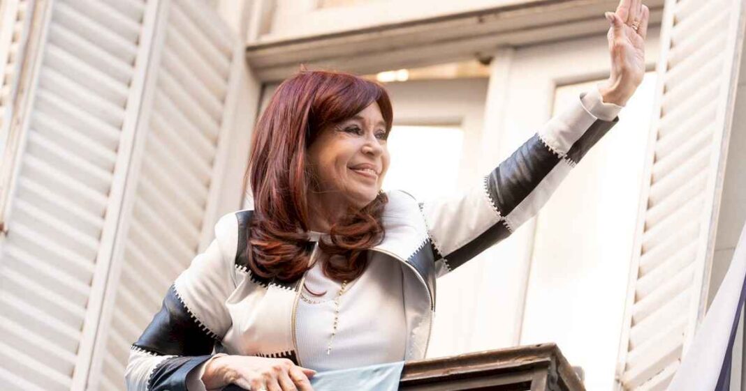 cristina-kirchner-confirmo-su-candidatura-a-la-presidencia-del-pj:-«estoy-dispuesta-a-aceptar-el-desafio-de-debatir-en-unidad,-aca-no-sobra-nadie»