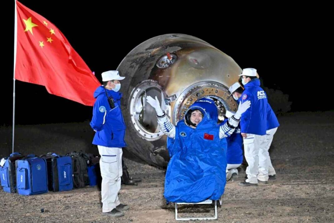 la-mision-china-shenzhou-18-regresa-a-la-tierra-con-34,6-kg-de-muestras-cientificas