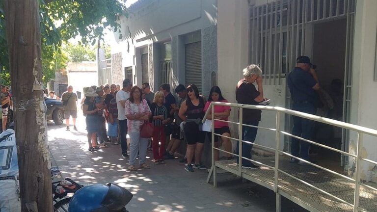 Jubilados de Mendoza: «Voy a comer a lo de mis hijos porque no me alcanza la plata»