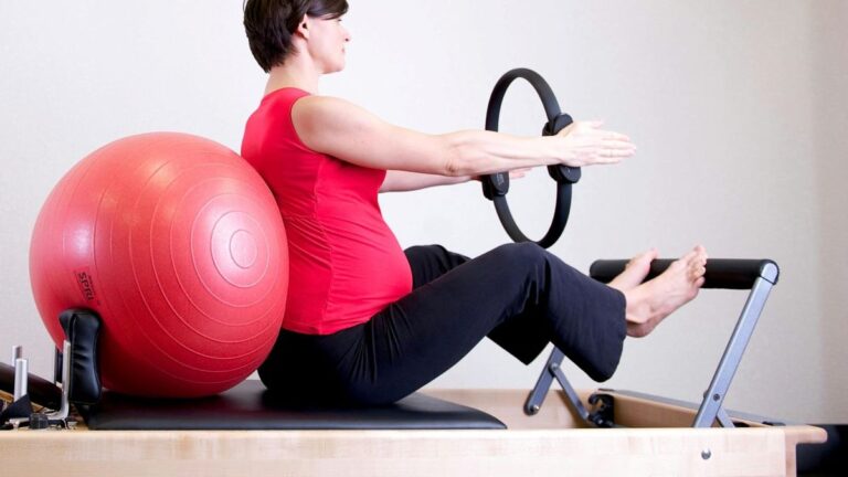 Hacer este deporte ayuda a mejorar la postura, según la ciencia