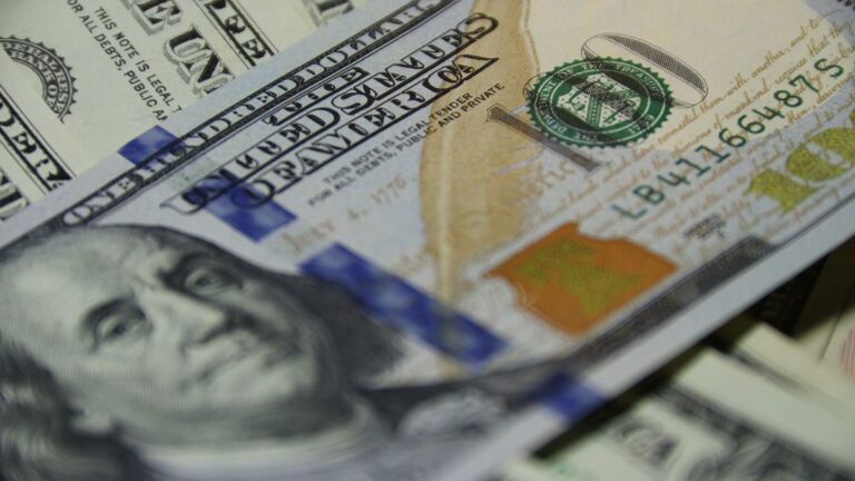 Dólar blue hoy minuto a minuto: a cuánto está este viernes 10 de enero