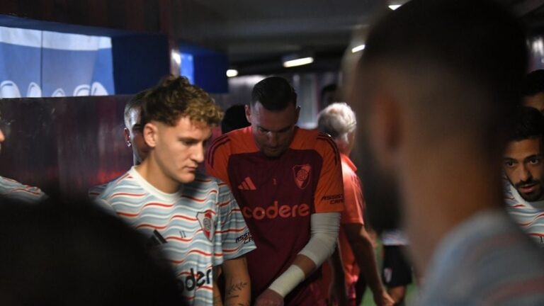 Tras dos duras derrotas, River enfrenta a sus propios hinchas y a Atlético Tucumán