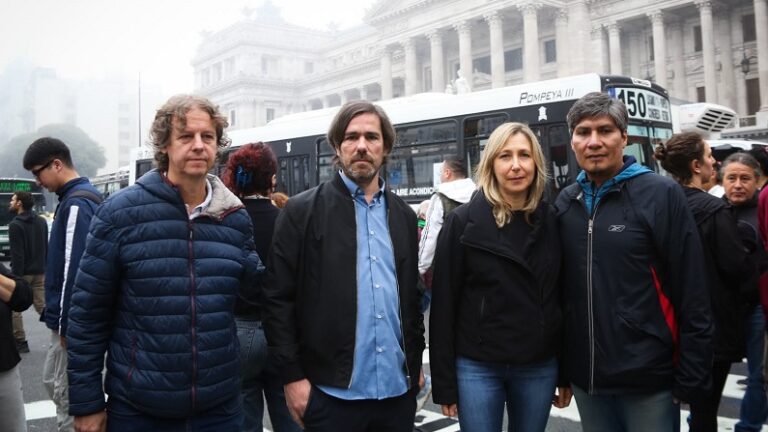 Es nulo: dura crítica del Frente de Izquierda al DNU de Milei