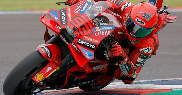 Fiebre de motos por la noche en Termas de Río de Hondo y un millonario impacto económico