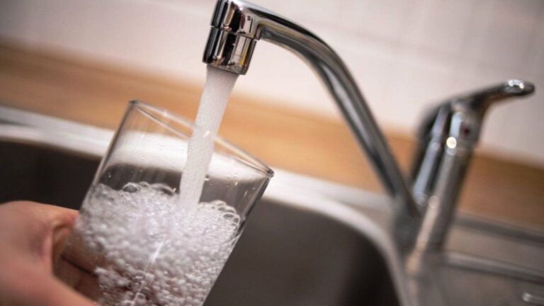 AySA: aumento del 1% en la tarifa de agua a partir de abril