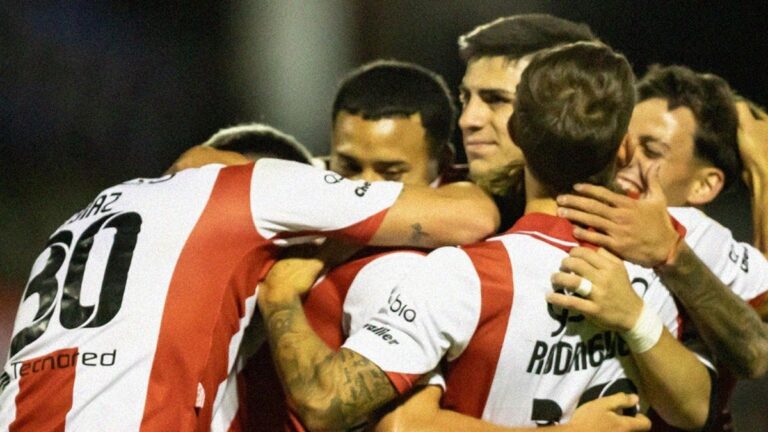 Instituto goleó por 3-0 a Deportivo Madryn en su debut en Copa Argentina