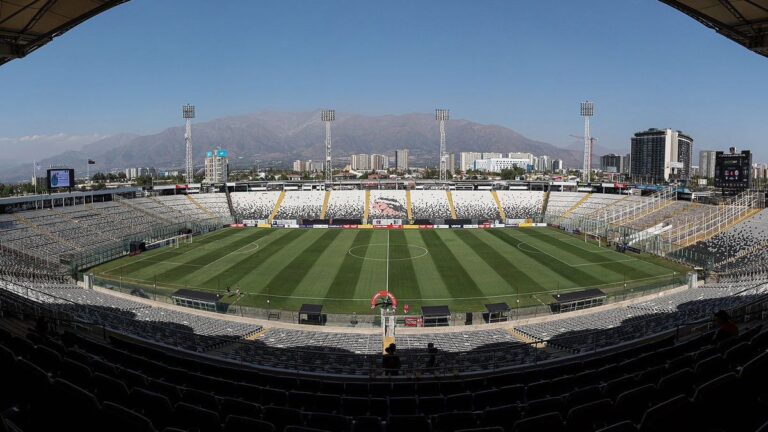 Atentos hinchas de Racing: la sanción de Conmebol a Colo Colo