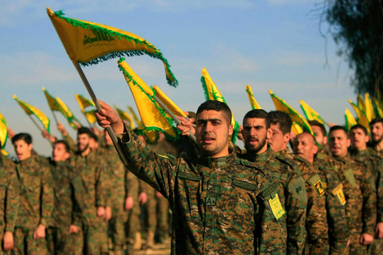 Cientos de comandantes terroristas de Hezbolá se escapan del Líbano hacia Sudamérica