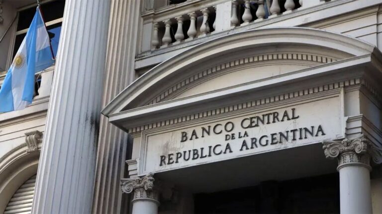 Cuánto valdrá el dólar, según un director del Banco Central íntimo de Luis Caputo