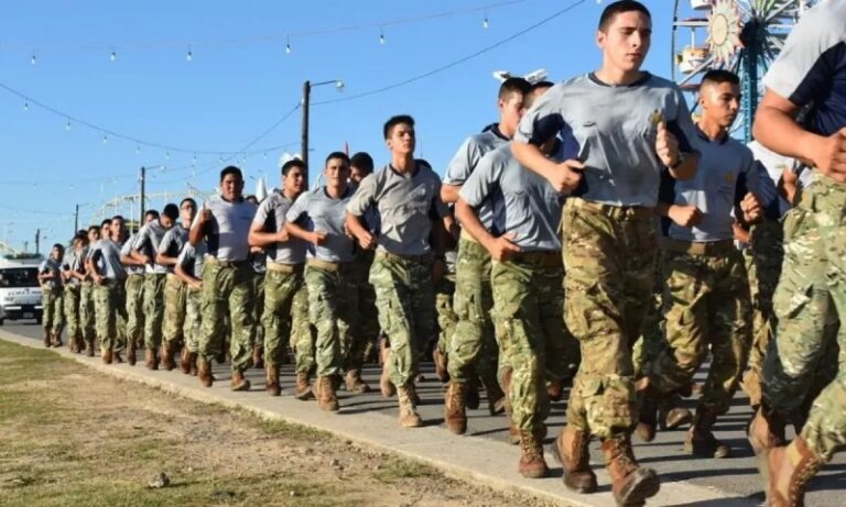 El gobierno de Milei anunció un «nuevo» Servicio Militar Voluntario