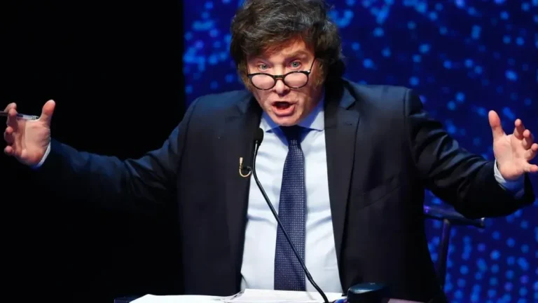 Javier Milei afina la estrategia electoral mientras negocia apoyos en el Congreso