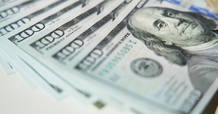 Volantazo del Gobierno: anuncia que intervendrá directamente en el precio del dólar