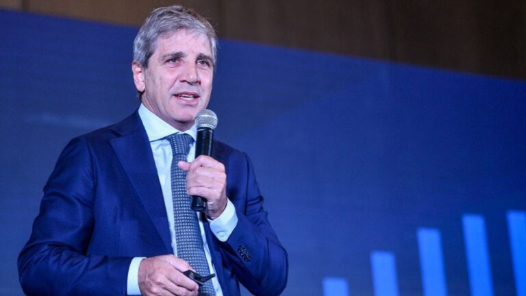 Luis Caputo reconfirmó el rumbo en la previa electoral: «Solo vamos a acelerar, como quiere la gente»