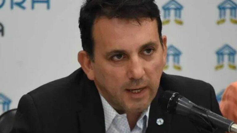 El ministro de Educación de Mendoza destacó que la adolescente no tenía «registro» de problemas de conducta