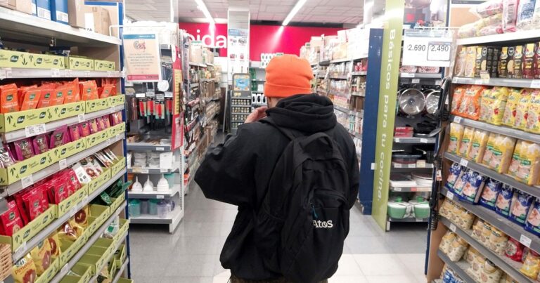 El consumo volvió a bajar en agosto: afecta a kioscos y almacenes, autoservicios, farmacias y mayoristas