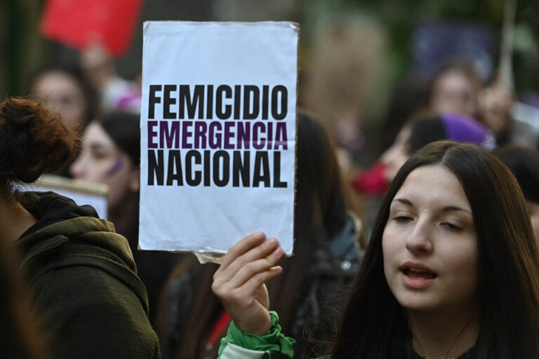 Ni Una Menos convoca a manifestarse en Plaza Flores tras el triple femicidio de Florencio Varela