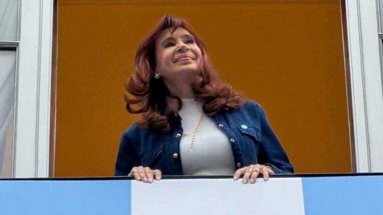 Cristina Kirchner apuntó contra la modificación en las bandas cambiarias: «Dólar indexado»