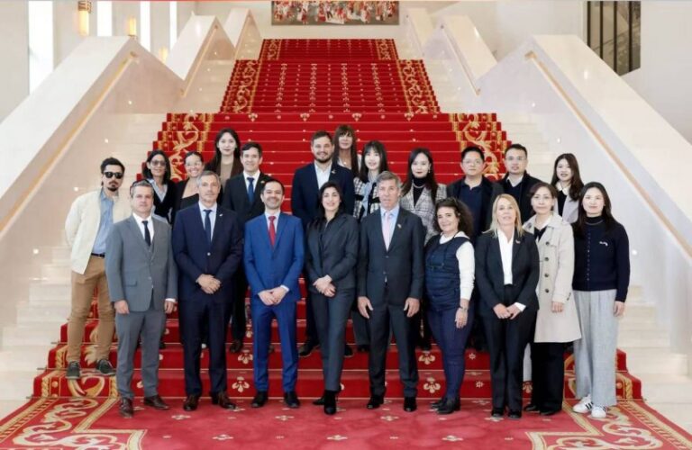 China pagó un viaje de diputados libertarios a Huawei y complica a Milei con Trump