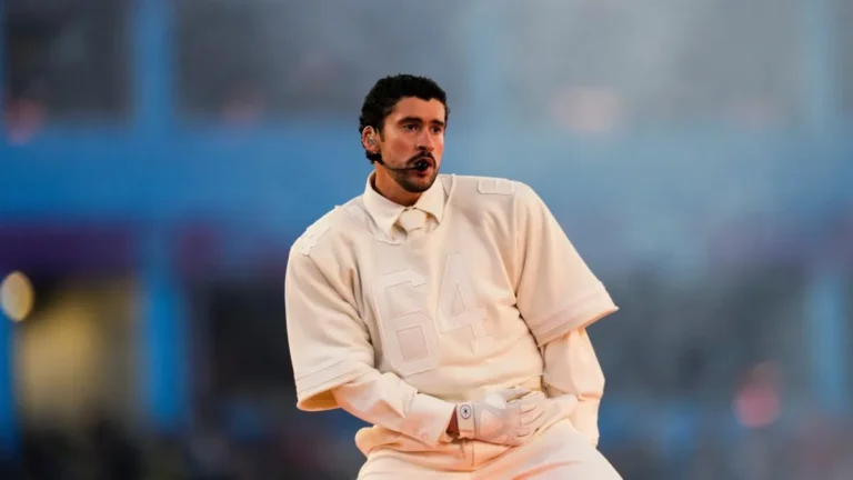 Congresistas de EEUU piden encerrar a Bad Bunny tras el show del Super Bowl