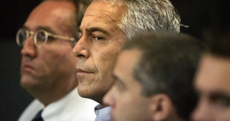 Jeffrey Epstein le quiso vender un helicóptero al gobierno de Cristina Kirchner, pero pedía mucha plata
