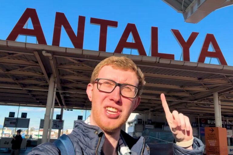 Vive en Londres, pero voló a Turquía para hacer las compras del súper porque era más barato