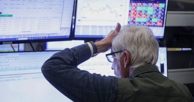 Mercados alterados: caen fuerte los bonos argentinos y el riesgo país salta a su valor más alto en tres meses