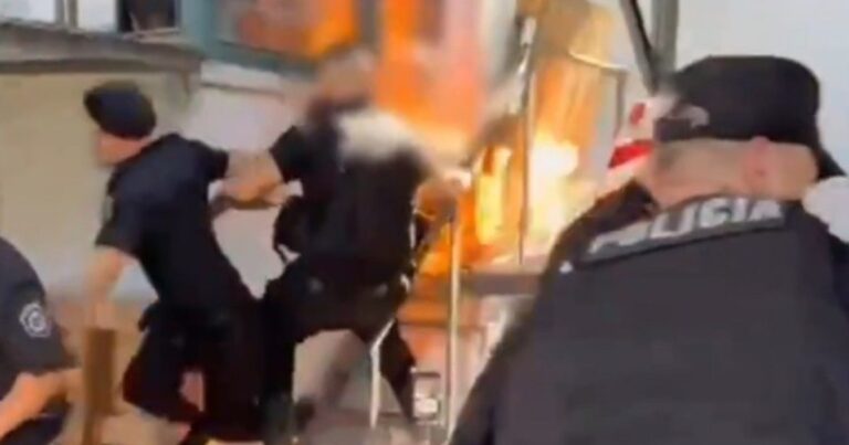 Rosario: fue a reclamar una deuda a una empresa, se prendió fuego a lo bonzo y quedó internado en grave estado