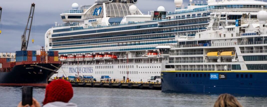 Vista aérea del Puerto de Ushuaia en Tierra del Fuego