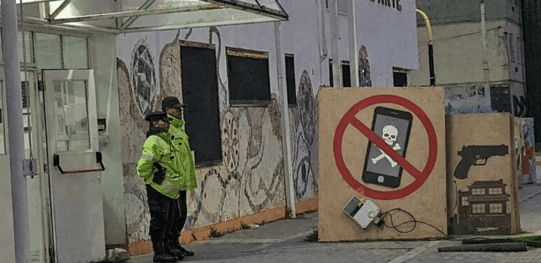 Leonardo Perdomo, especialista en ciudadanía digital, analizando el fenómeno de las amenazas escolares.