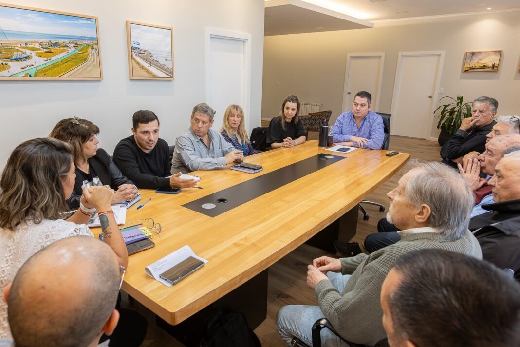 Reunión de trabajo entre el intendente Martín Perez y representantes de la Cámara de Comercio de Río Grande.