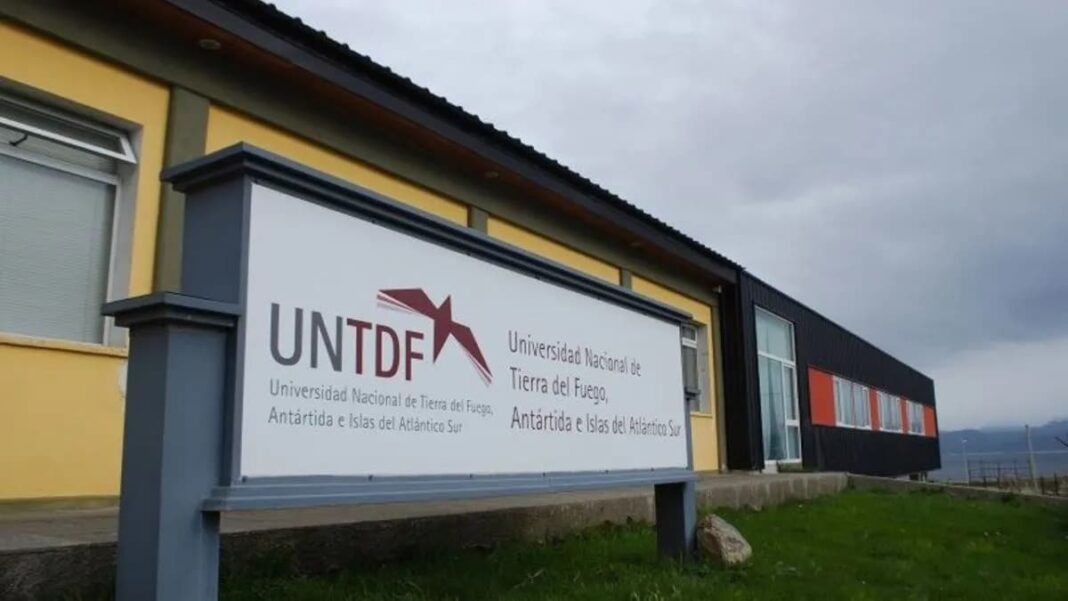 Rector Mariano Hermida de la UNTDF en una entrevista sobre el fallo judicial del presupuesto universitario