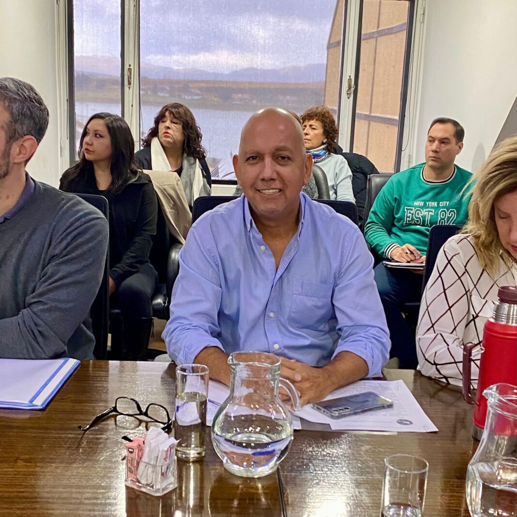 Legislador Pablo Villegas en la Legislatura de Tierra del Fuego