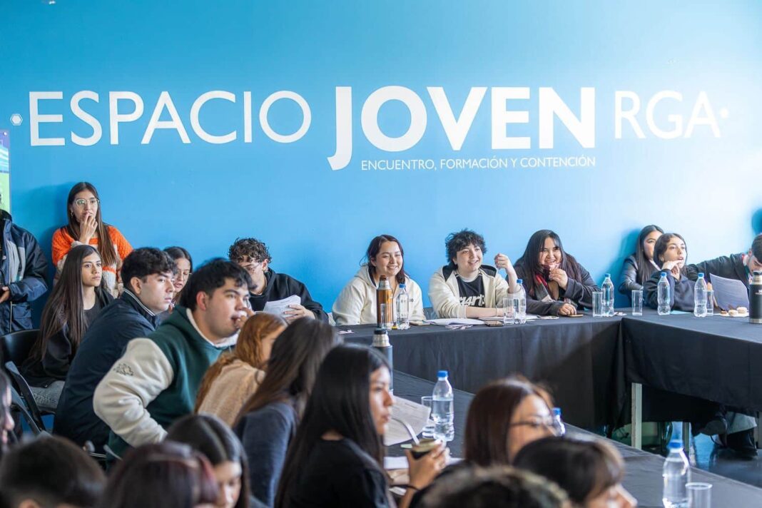 Lanzamiento de las Olimpiadas Estudiantiles 2026 en el Espacio Joven AGP de Río Grande
