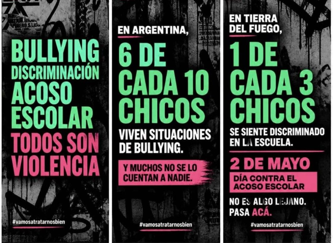 Niño solo en un recreo escolar mientras otros grupos conversan, alusivo al bullying en Tierra del Fuego