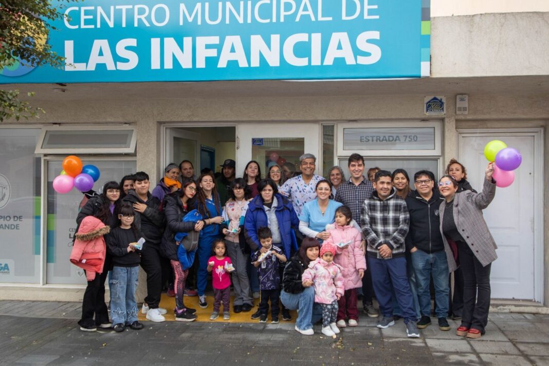 Equipo del Centro Municipal de las Infancias de Río Grande en su quinto aniversario