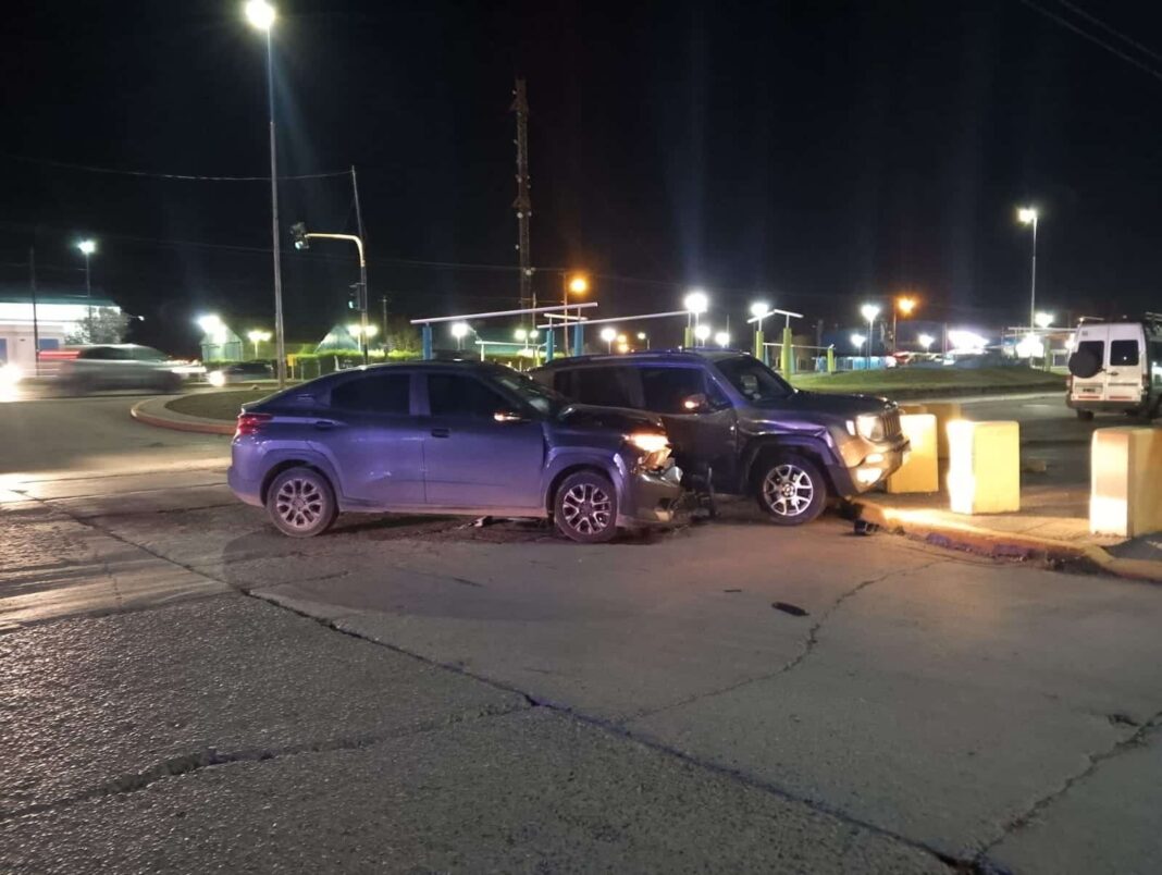Lugar del choque entre dos vehículos en calle Obligado al 1500 de Río Grande