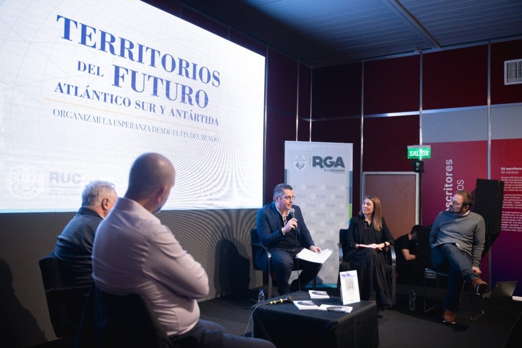 Martín Pérez durante la presentación de su libro en la Feria del Libro de Buenos Aires