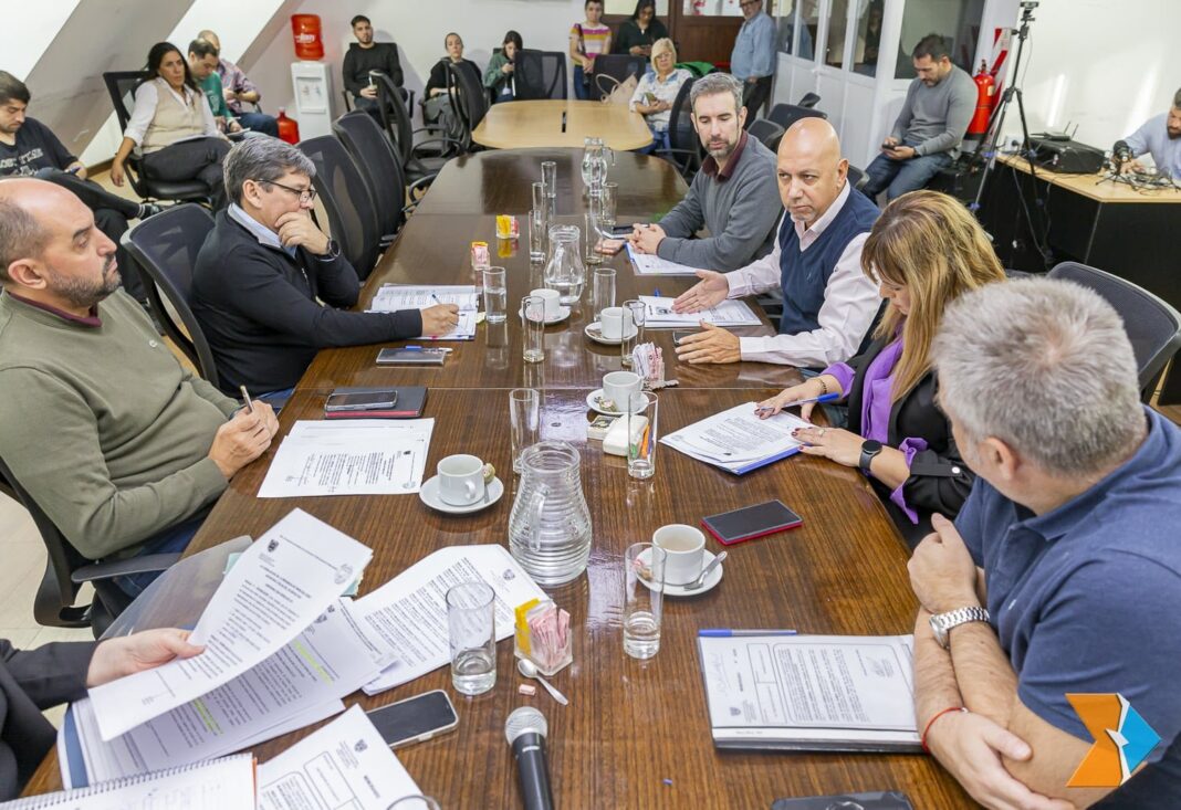 Sesión de la Comisión de Legislación General en la Legislatura de Tierra del Fuego