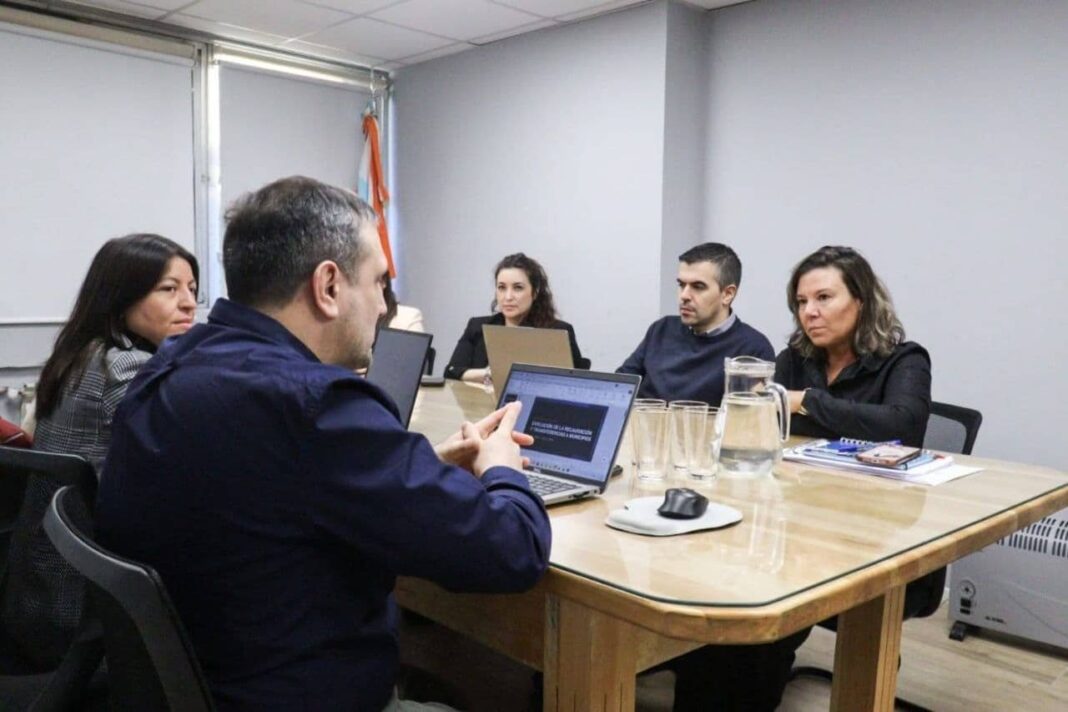 Reunión de funcionarios municipales de Ushuaia con el Gobierno provincial en Casa de Gobierno