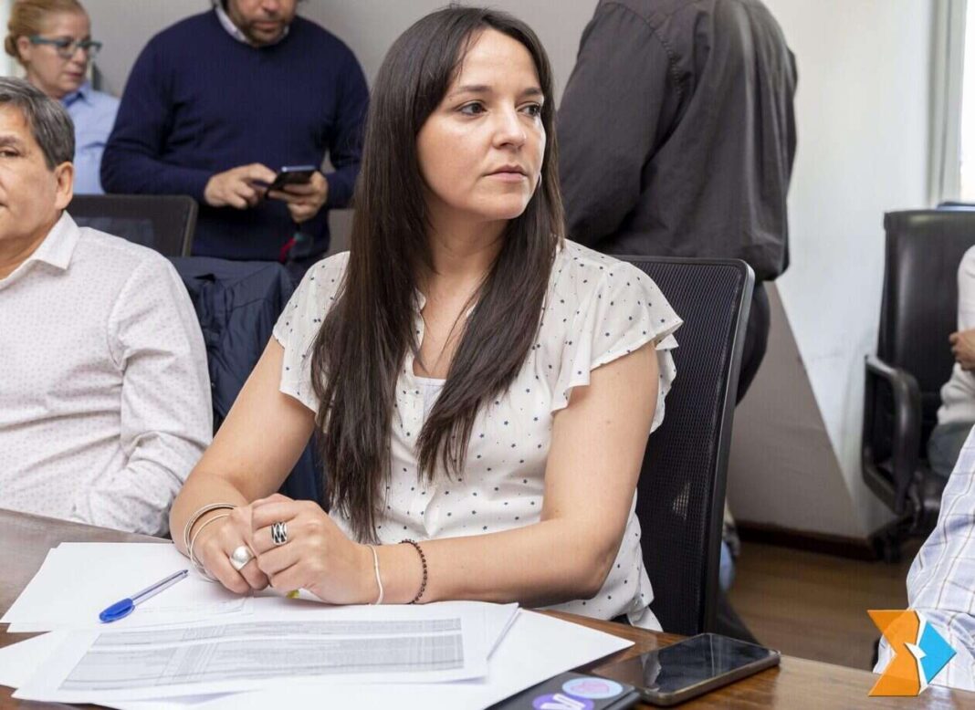 Victoria Vuoto en la Legislatura de Tierra del Fuego