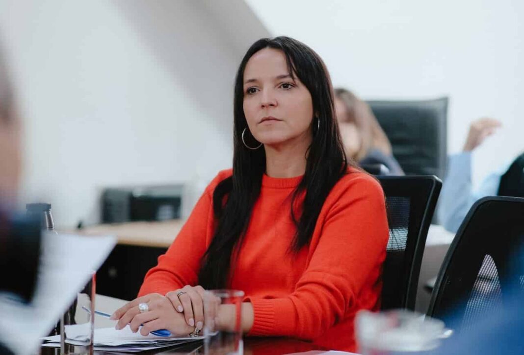 Victoria Vuoto en la Legislatura de Tierra del Fuego